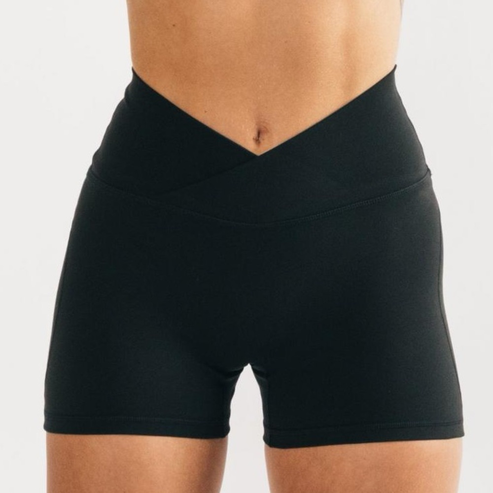 Alphalete Surface Power Short Black Large